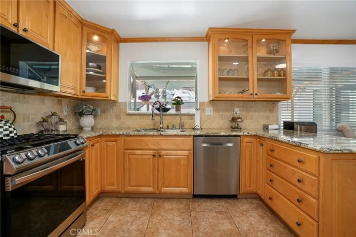 11852 Vanport Avenue, Sylmar, California 91342 — photo 4