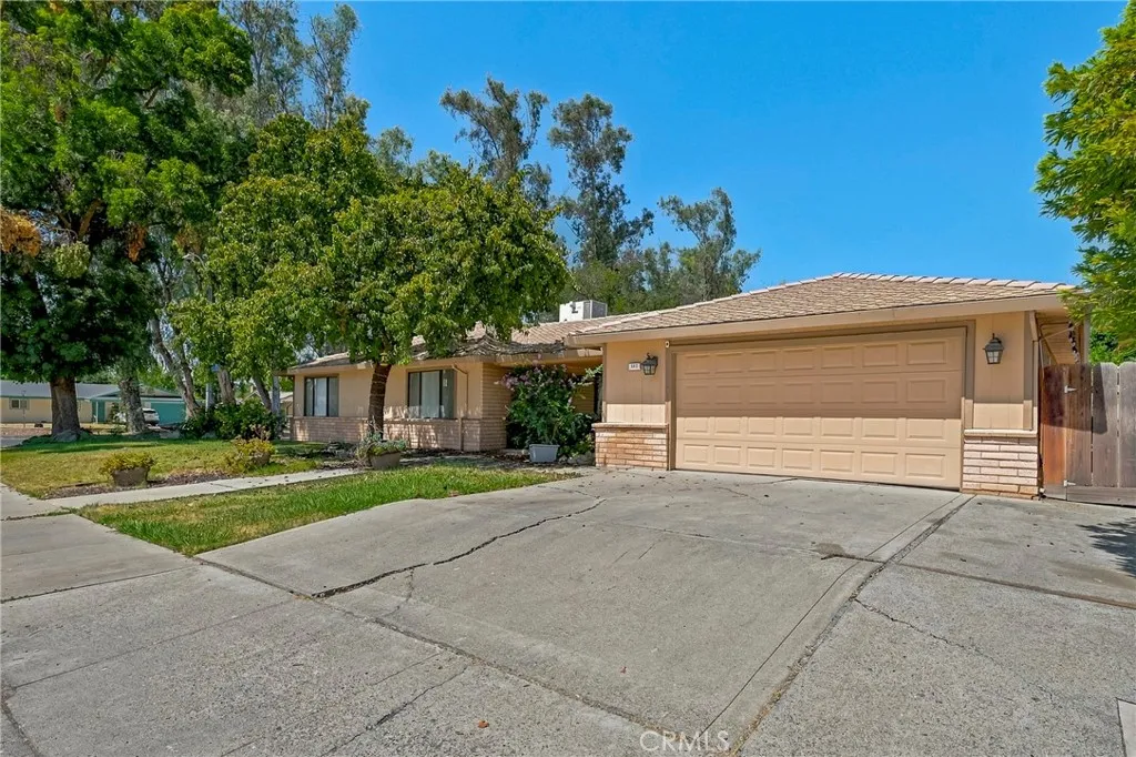 587 W Donna Dr