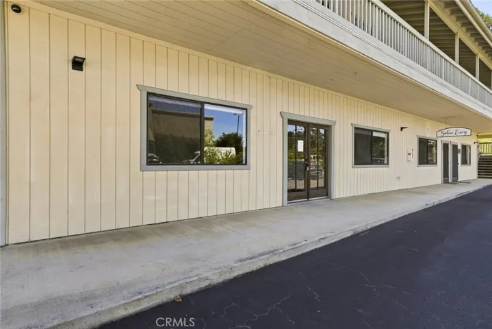 Corner unit, ECR frontage, & ground level.