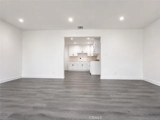 7918 Hazeltine Avenue, Panorama City, California 91402 — photo 4