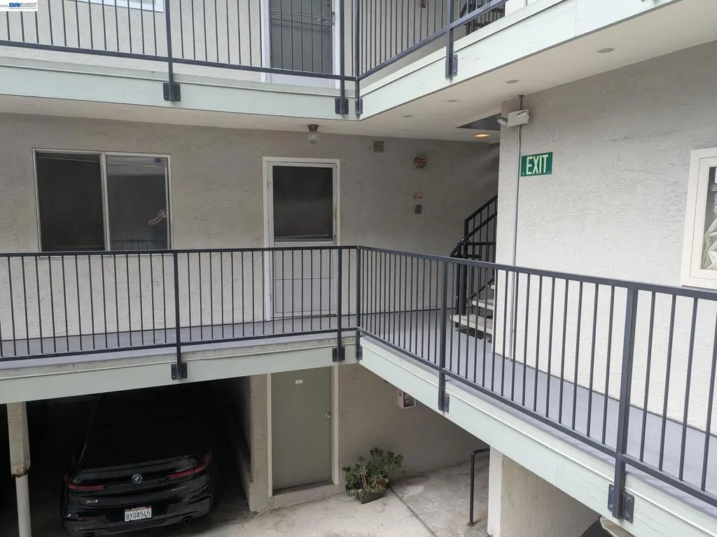 3877 Howe St 107, Oakland, California 94611 — photo 5