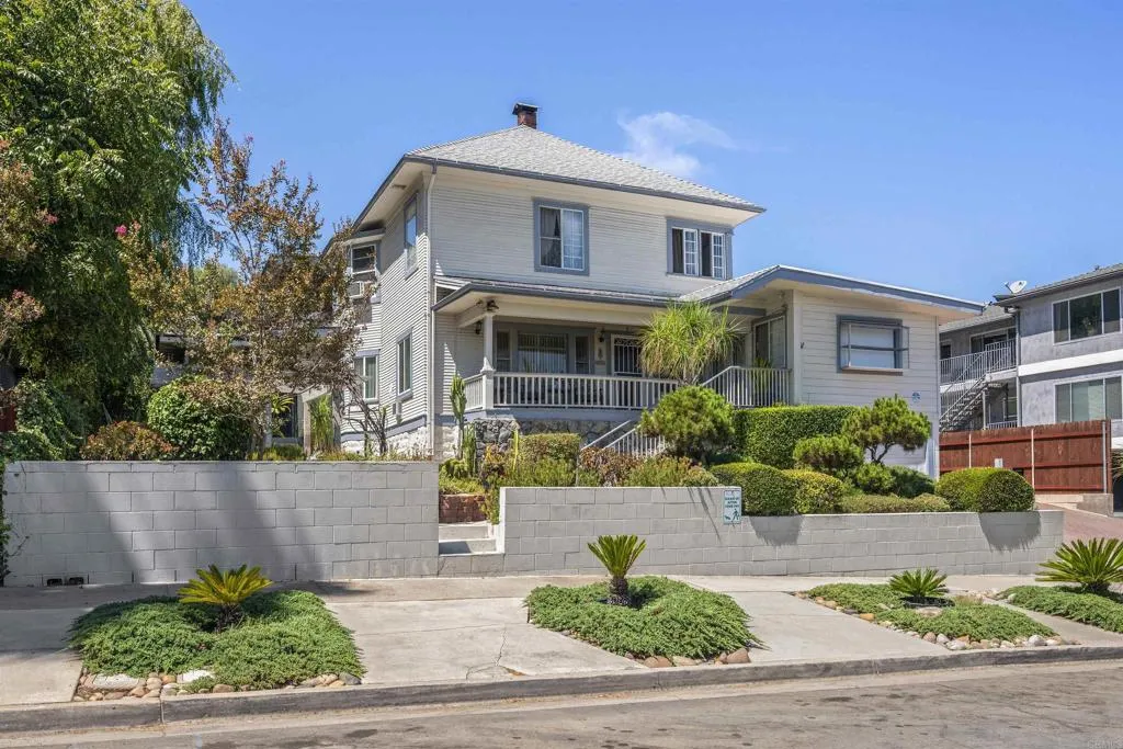 4554 Date Ave