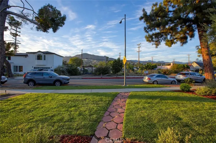 822 Monterey, Glendale, California 91206 — photo 5