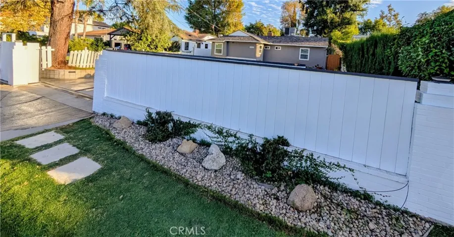 23130 Victory, Woodland Hills, California 91367 — photo 4