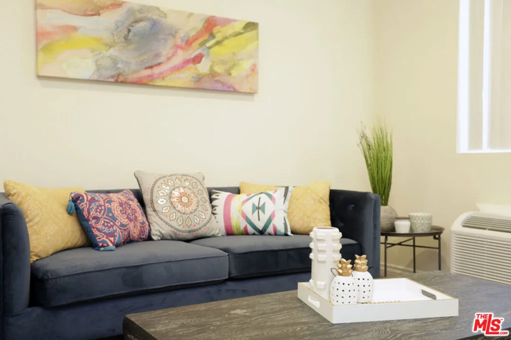 550 S Manhattan Place, Los Angeles, California 90020 — photo 4
