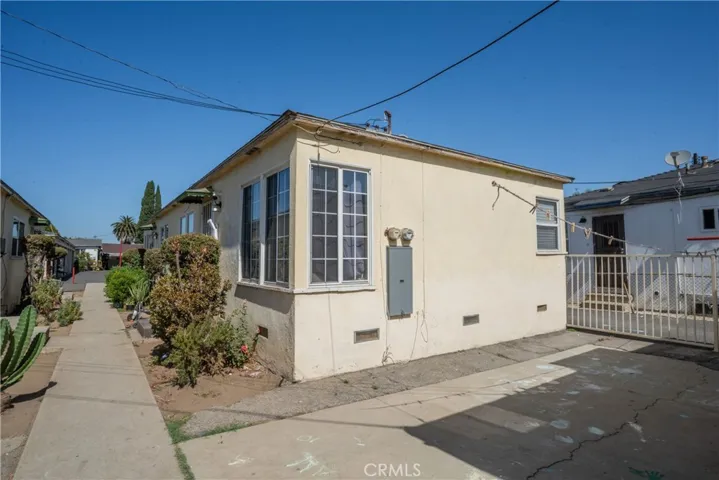 10901 S Freeman, Inglewood, California 90304 — photo 5