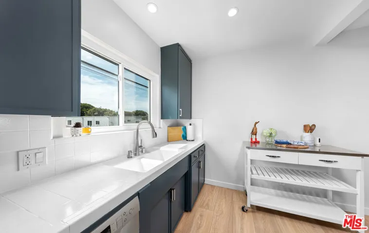 1014 Pier Avenue, Santa Monica, California 90405 — photo 5