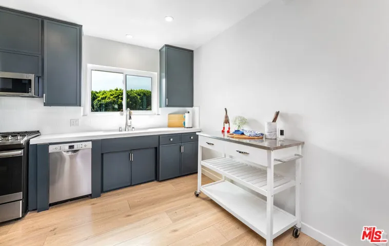 1014 Pier Avenue, Santa Monica, California 90405 — photo 4