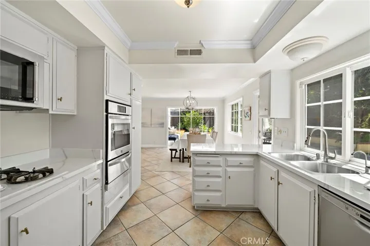 25042 Greenbay Drive, Lake Forest, California 92630 — photo 5