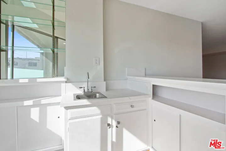 339 N Oakhurst Drive 304, Beverly Hills, California 90210 — photo 4