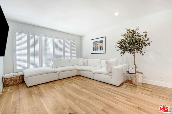 339 N Oakhurst Drive 304, Beverly Hills, California 90210 — photo 5