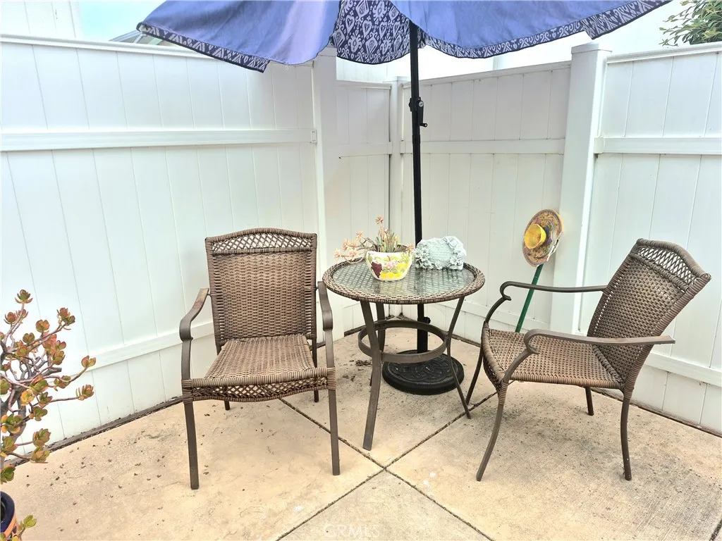Plenty of room in the back to dine al fresco. Plenty of room in the back to dine al fresco.
