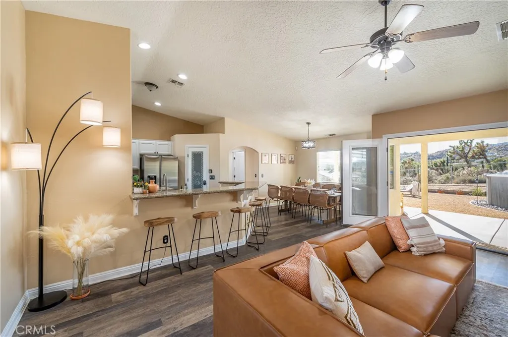6366 Murrieta, Yucca Valley, California 92284 — photo 5