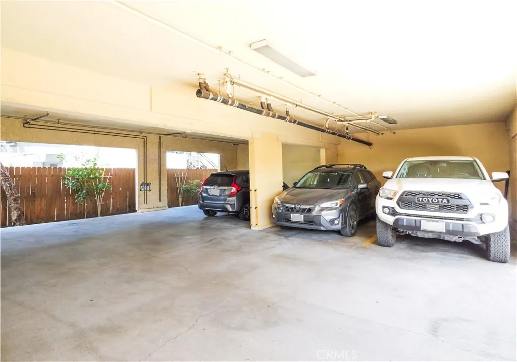 Dual Parking Spaces (Both Spaces on the Right side) Dual Parking Spaces (Both Spaces on the Right side)