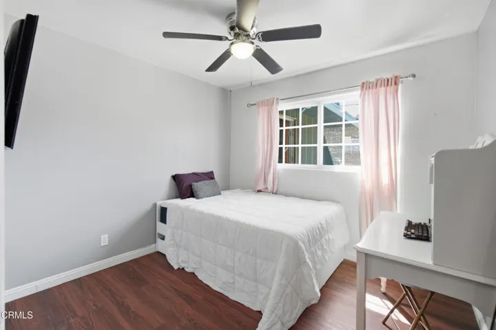 21_bedroom