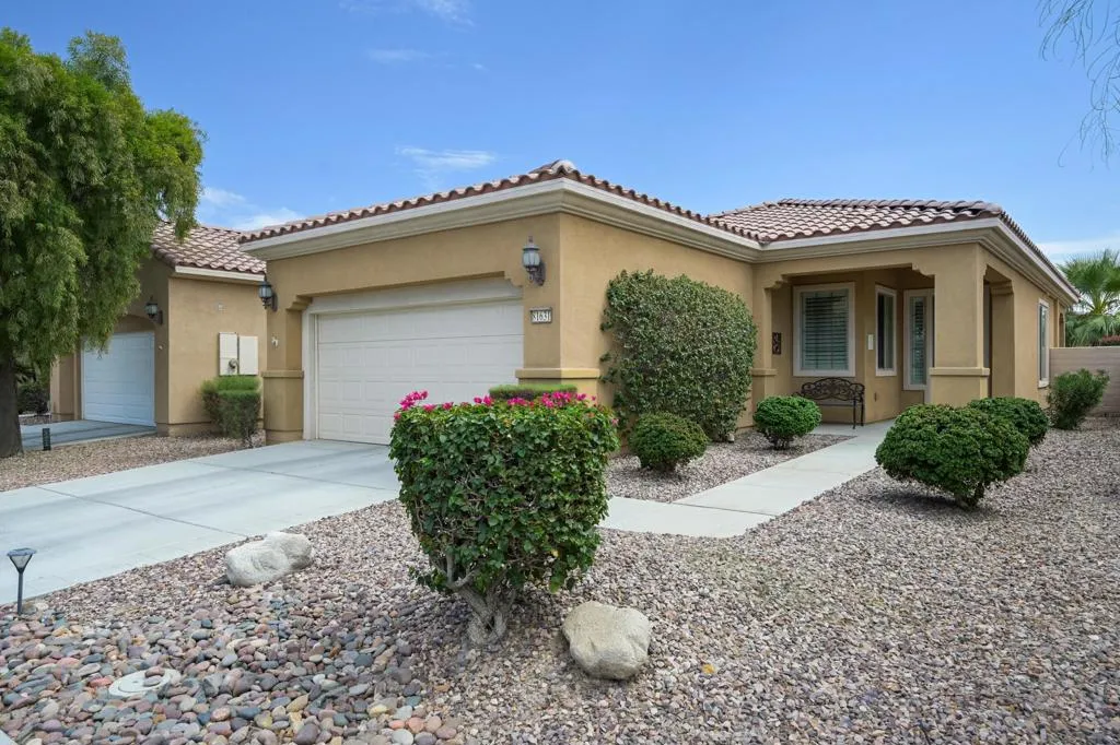 81631 Avenida De Baile