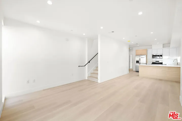 5649 Case Ave 1, North Hollywood, California 91601 — photo 4