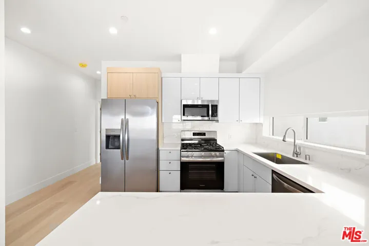 5649 Case Ave 1, North Hollywood, California 91601 — photo 5