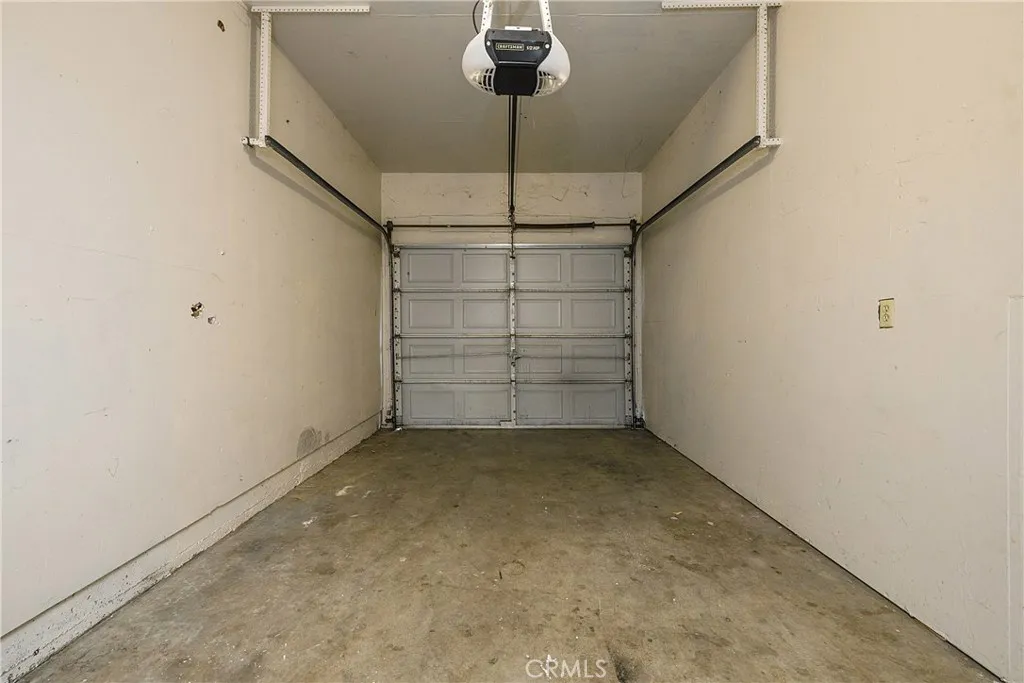 Direct access 1 car garage with laundry hook ups Direct access 1 car garage with laundry hook ups