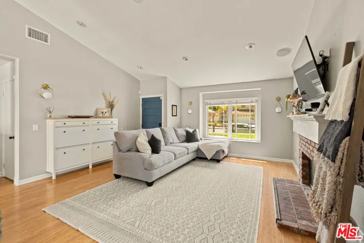 22537 Cardiff Drive, Santa Clarita, California 91350 — photo 4