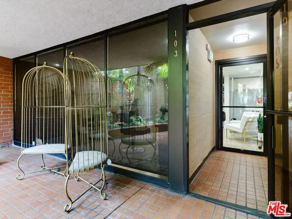 337 S Robertson Boulevard 103, Beverly Hills, California 90211 — photo 5