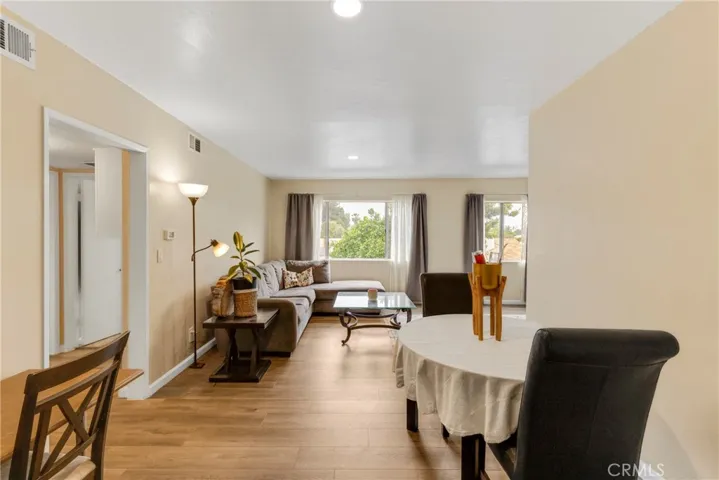 20214 Cohasset Street 16, Winnetka, California 91306 — photo 4