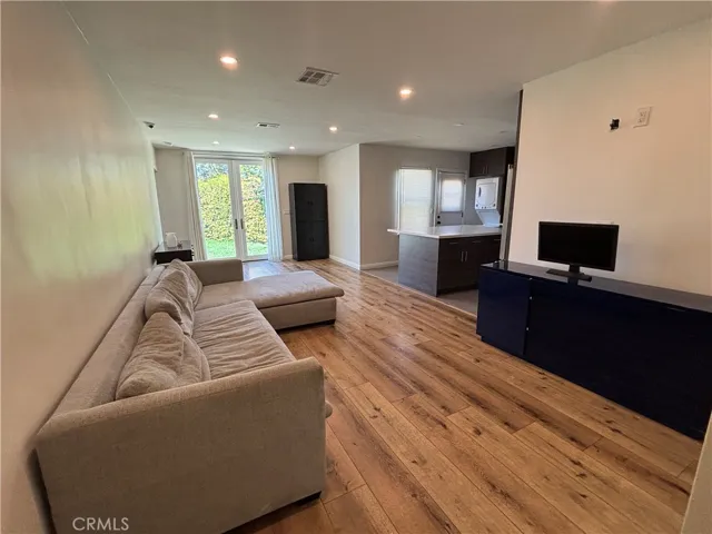 6529 Aura Avenue, Reseda, California 91335 — photo 4
