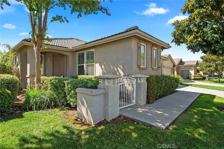 Great curb appeal with mature shade trees &​​‌​​​​‌​​‌‌​​‌​​​‌‌​​​‌​​‌‌​​‌‌​​‌‌​​​​ greenery