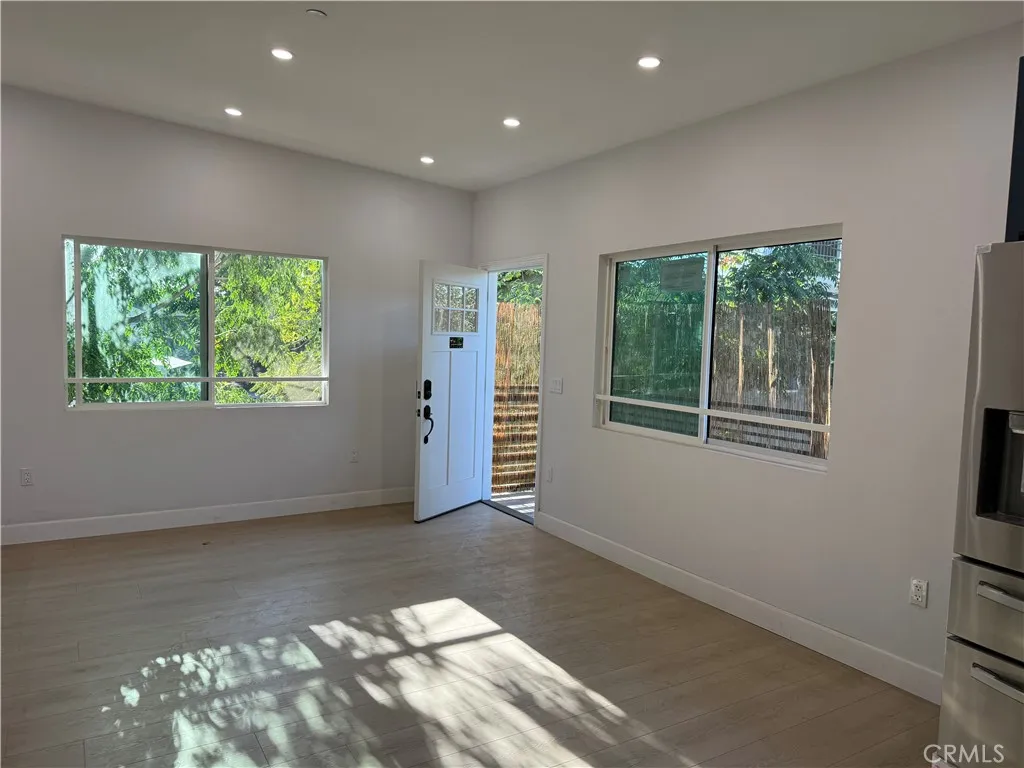 7035 1/2 Rhea, Reseda, California 91335 — photo 4