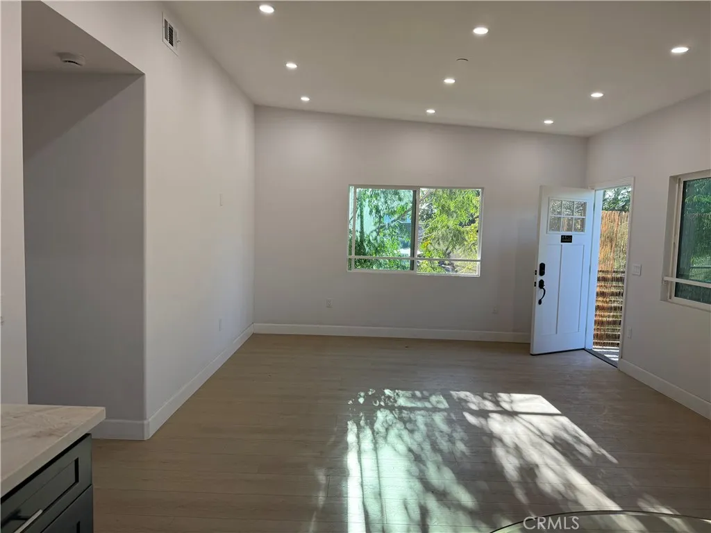 7035 1/2 Rhea, Reseda, California 91335 — photo 5