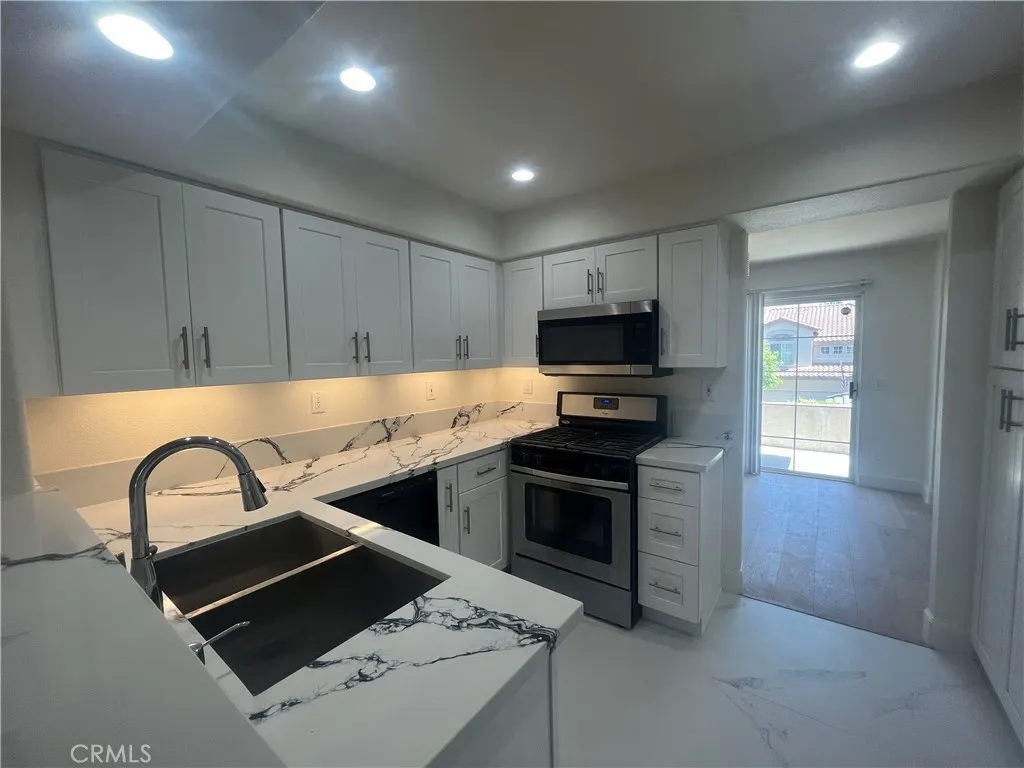 7911 E Horizon View, Anaheim, California 92808 — photo 4