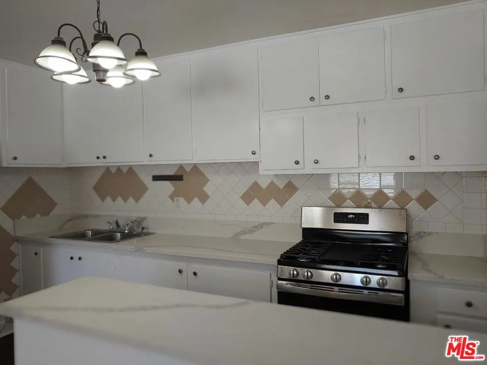 5419 Harold Way 2, Los Angeles, California 90027 — photo 5