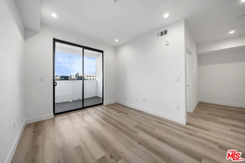 5612 Lexington Avenue 304, Los Angeles, California 90038 — photo 5