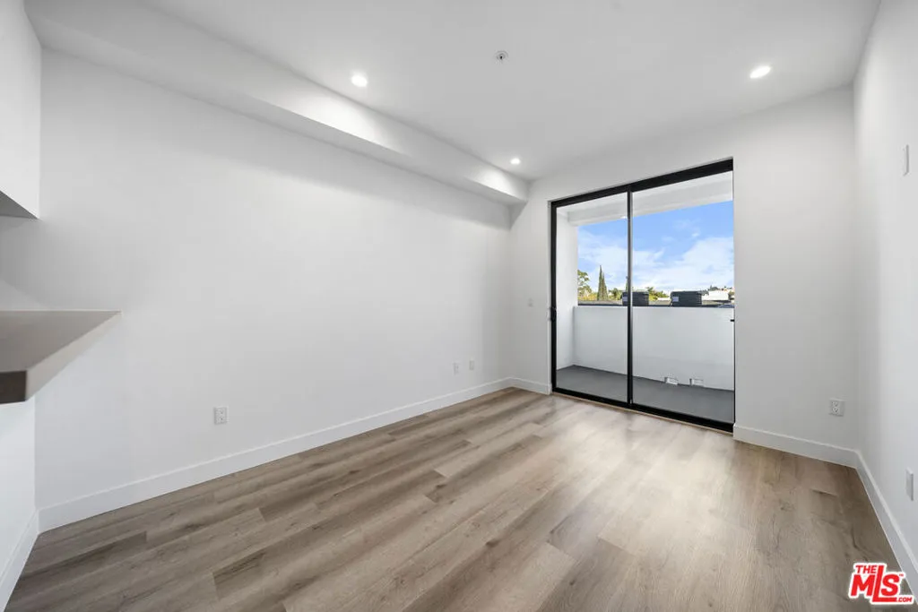 5612 Lexington Avenue 304, Los Angeles, California 90038 — photo 4