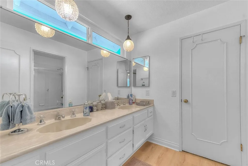 Double vanity in the Jack 'n Jill bath Double vanity in the Jack 'n Jill bath