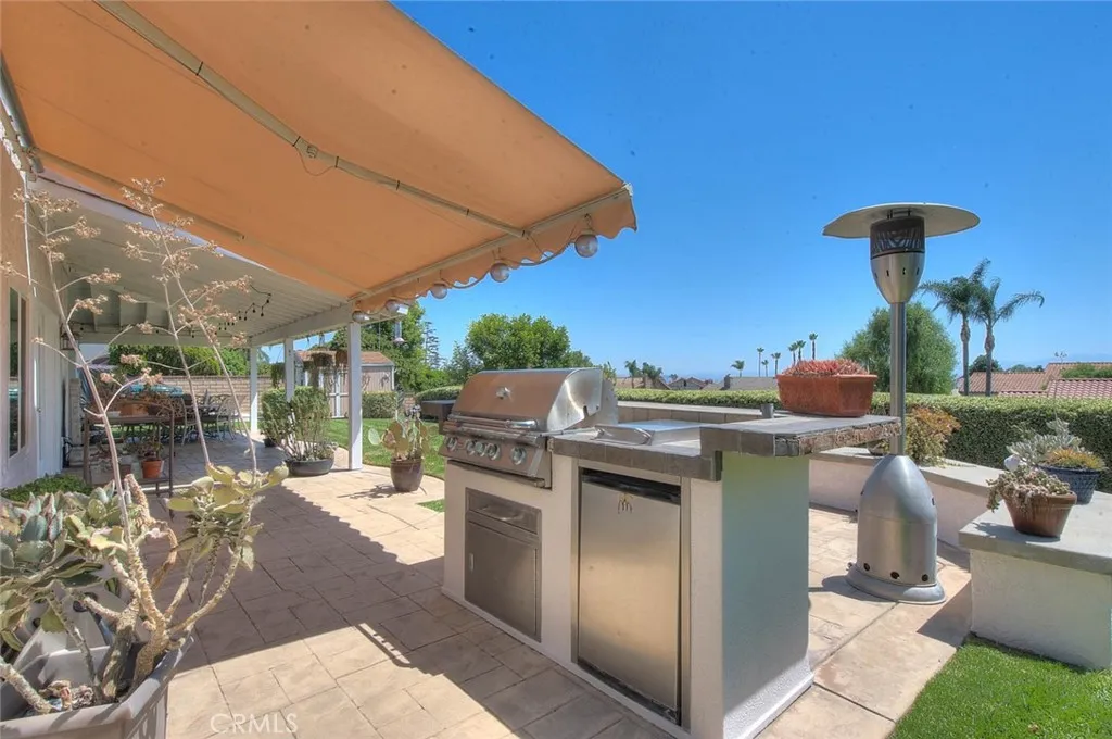 Grill from here after dark & catch city light views! Grill from here after dark & catch city light views!