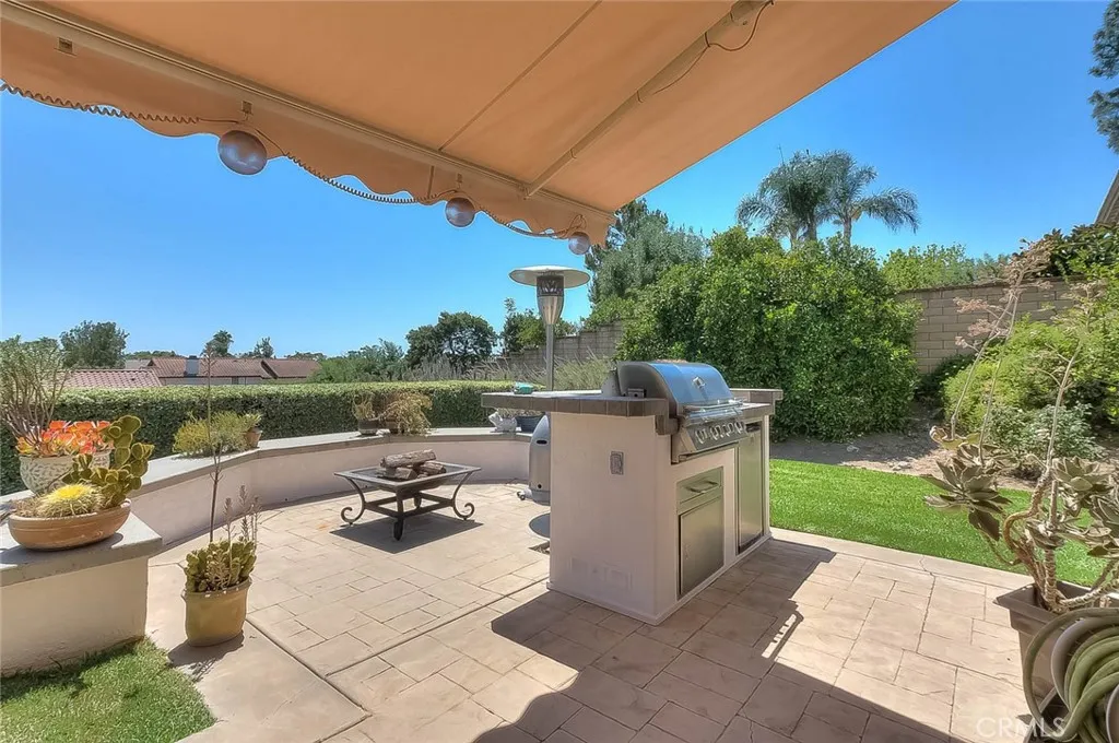 Retractable awning at the kitchen window Retractable awning at the kitchen window