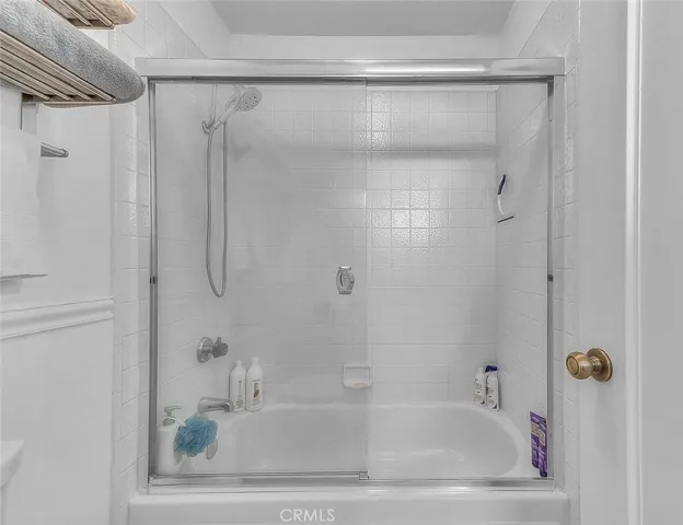 Combo bathtub shower w/a real tile surround