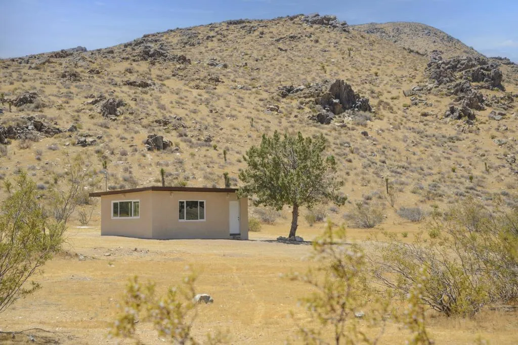 27127 Zuni Road, Apple Valley, California 92307 — photo 4