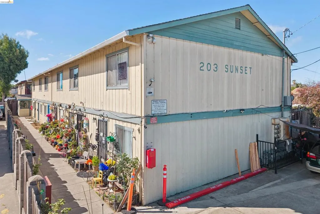 203 Sunset Blvd
