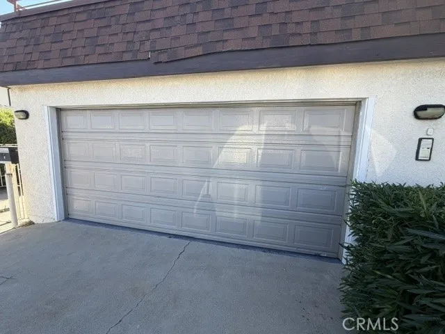 2 CAR GARAGE