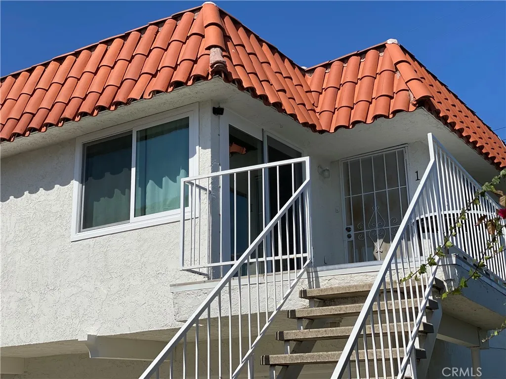 Upstairs free standing unit with private patio Upstairs free standing unit with private patio
