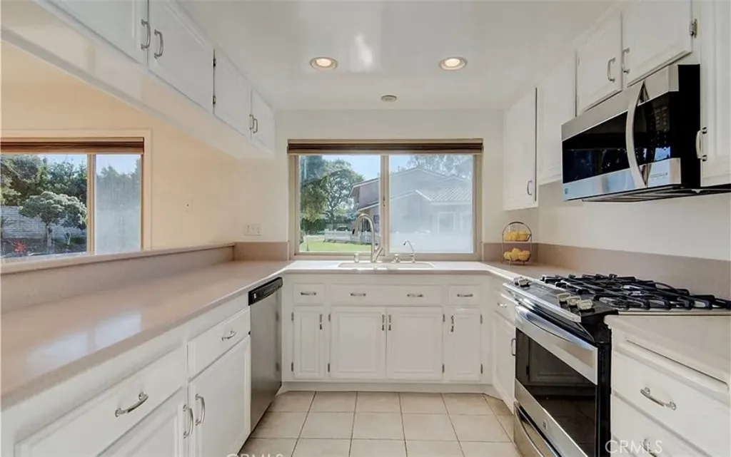 7966 Moonmist Circle, Huntington Beach, California 92648 — photo 4