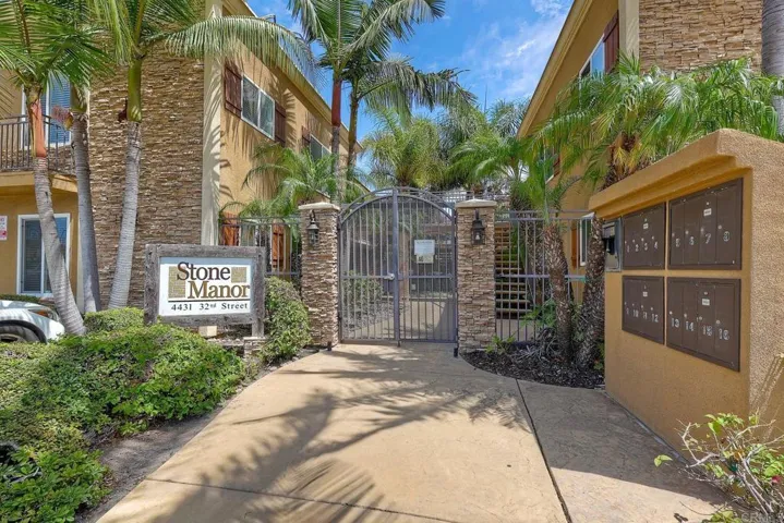 Entrance to Stone Manor