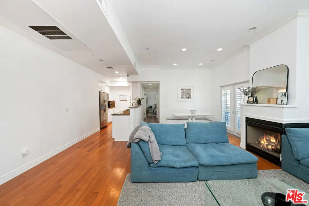 1135 Rexford Drive 403, Los Angeles, California 90035 — photo 5