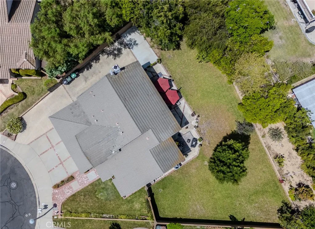 Aerial showing the enormous approx. 1/3 acre lot.