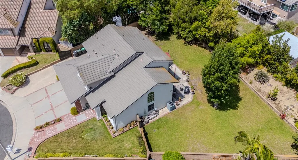 Aerial showing the enormous approx. 1/3 acre lot.