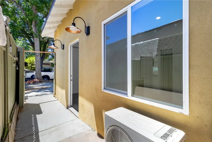 18947 Cantlay Street, Reseda, California 91335 — photo 4