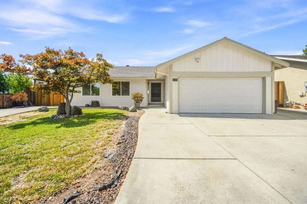 6099 Larchmont Dr