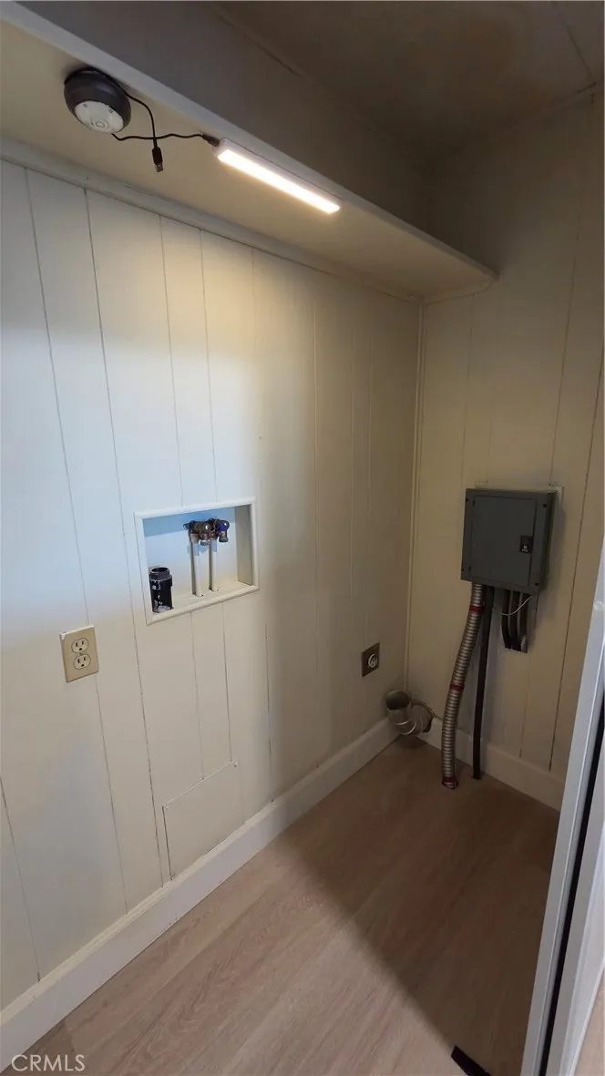 Washer & Dryer Hookups
